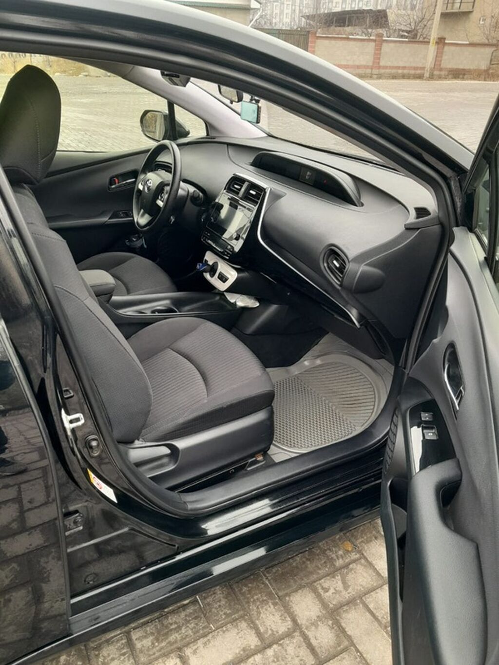 Toyota Prius: 2016 г., 1.8 л, Автомат, Гибрид, Хэтчбэк — фото 6