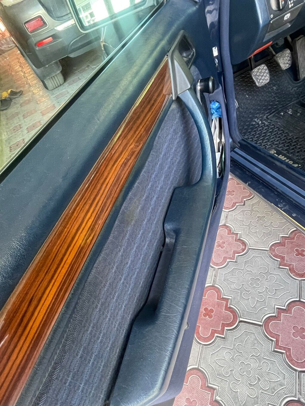 Mercedes-Benz W124: 1993 г., 2.2 л, Механика, Бензин, Седан: фото 8