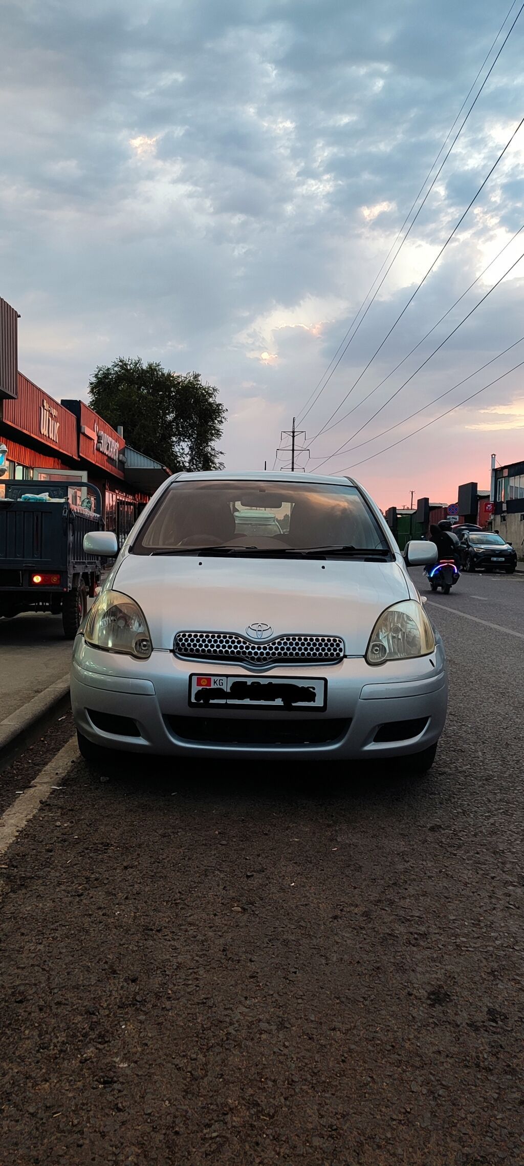 Toyota Vitz: 2003 г., 1.3 л, Вариатор, Бензин, Хэтчбэк: фото 2