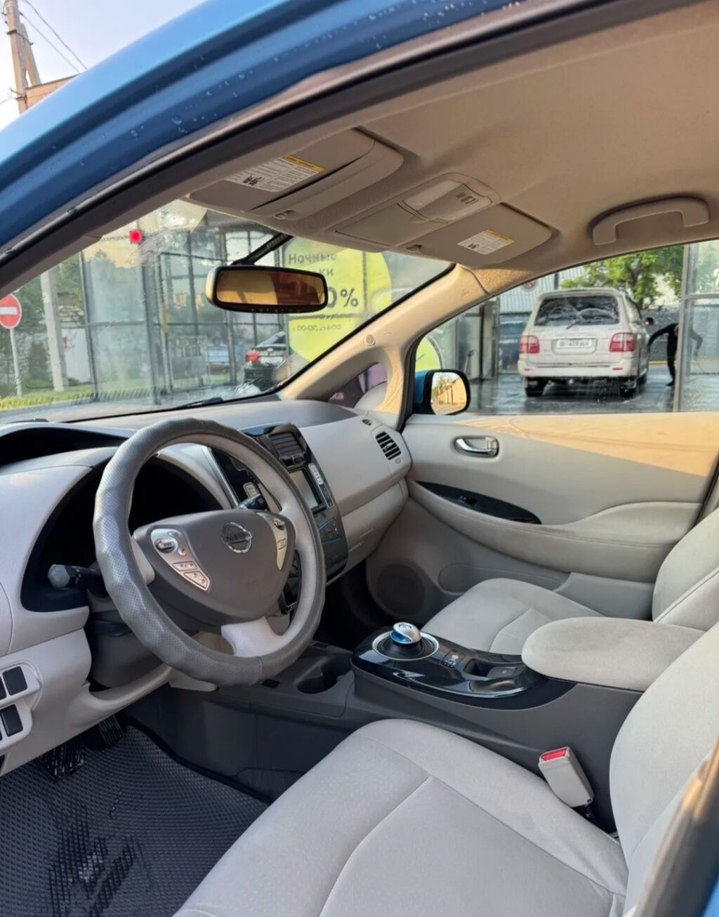 Nissan Leaf: 2011 г., Электромобиль, Хэтчбэк: фото 5