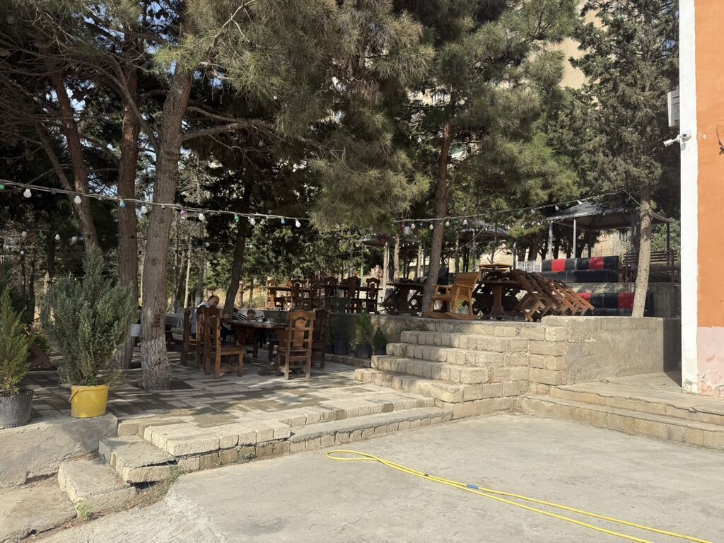 “2 QARDAŞ” – açıq hava məkanlı kafe/iasə obyektinin icarəyə/istifadəyə