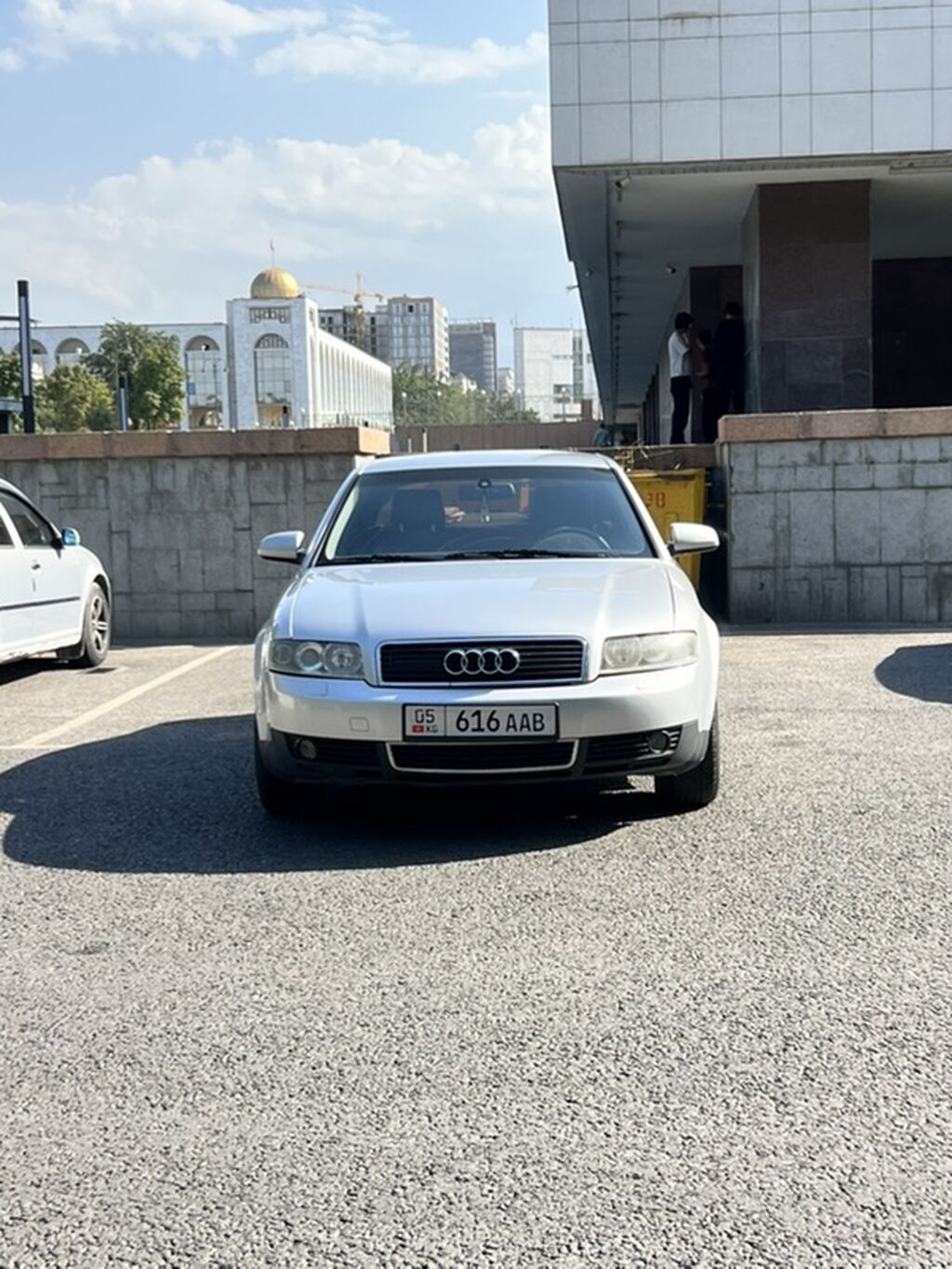 Audi A4: 2002 г., 1.8 л, Механика, Бензин, Седан: фото 2