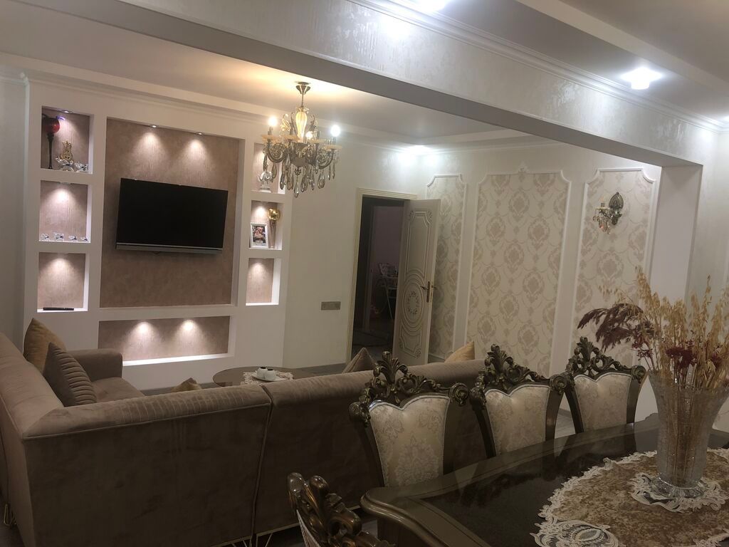 Bakı, Bakıxanov qəs., 5 otaqlı, Köhnə tikili, m. Neftçilər, 120 kv. m