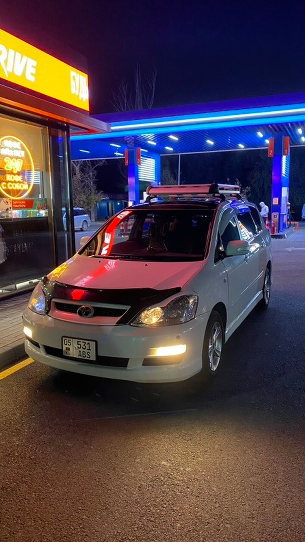 Toyota Ipsum: 2003 г., 2.4 л, Автомат, Бензин, Универсал: фото 1