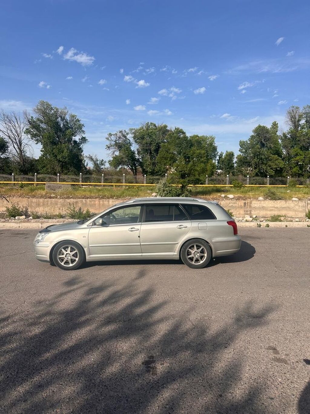 Toyota Avensis: 2004 г., Автомат, Бензин, Универсал: фото 7