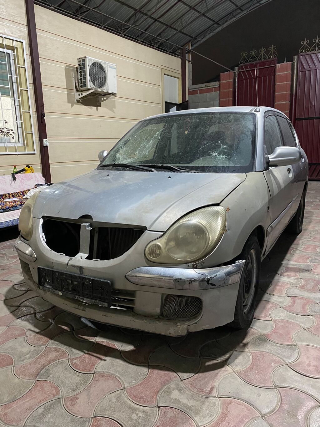 Daihatsu Sirion: 2003 г., 1 л, Механика, Бензин, Хэтчбэк: фото 2
