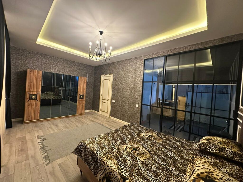 5 otaqlı, 350 kv. m, Yeni təmirli
