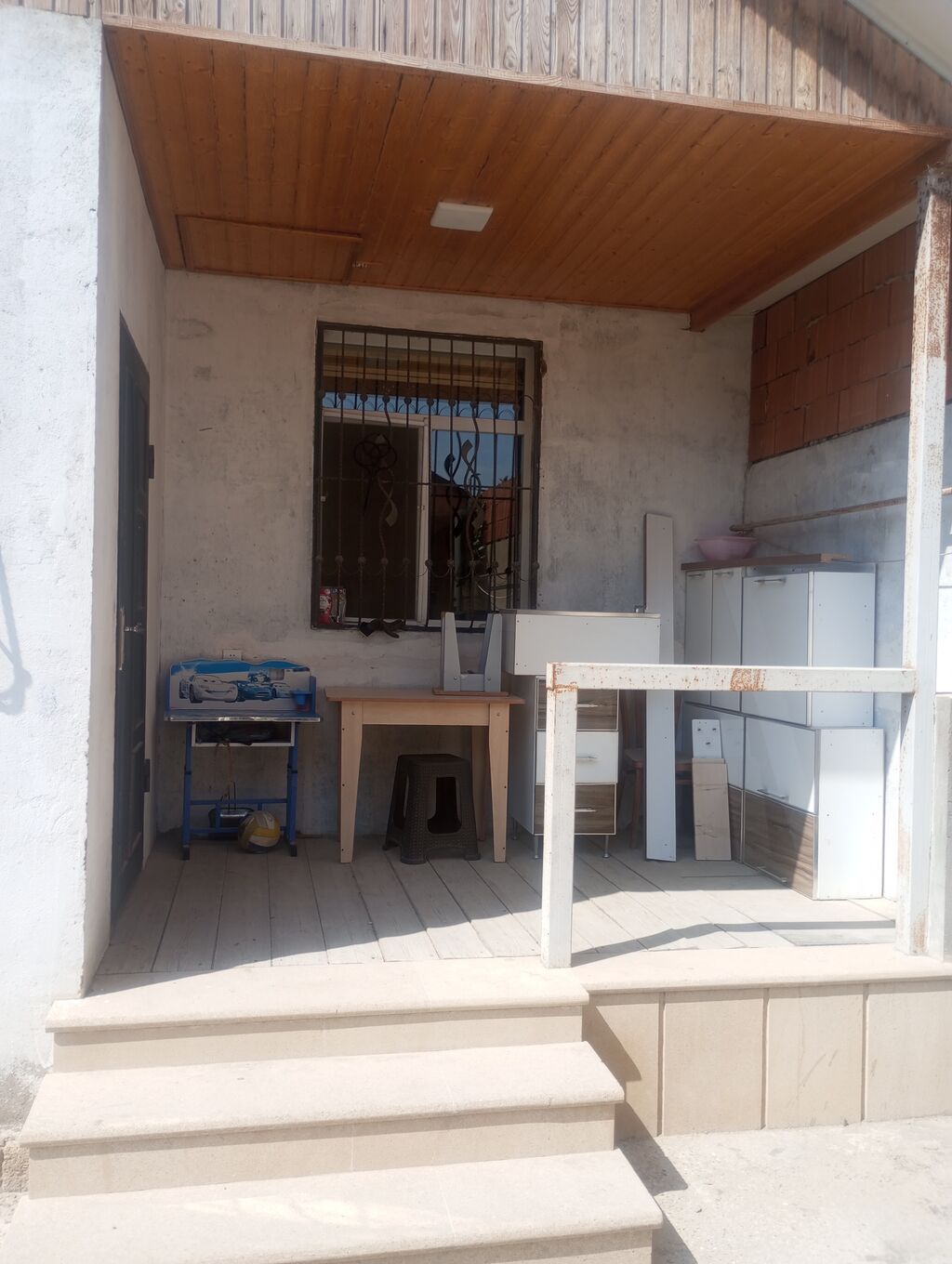 90 kv. m, 3 otaqlı, Artezian quyusu, Telefon, İnternet