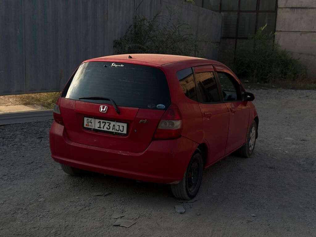 Honda Fit: 2002 г., 1.3 л, Автомат, Хэтчбэк: фото 2