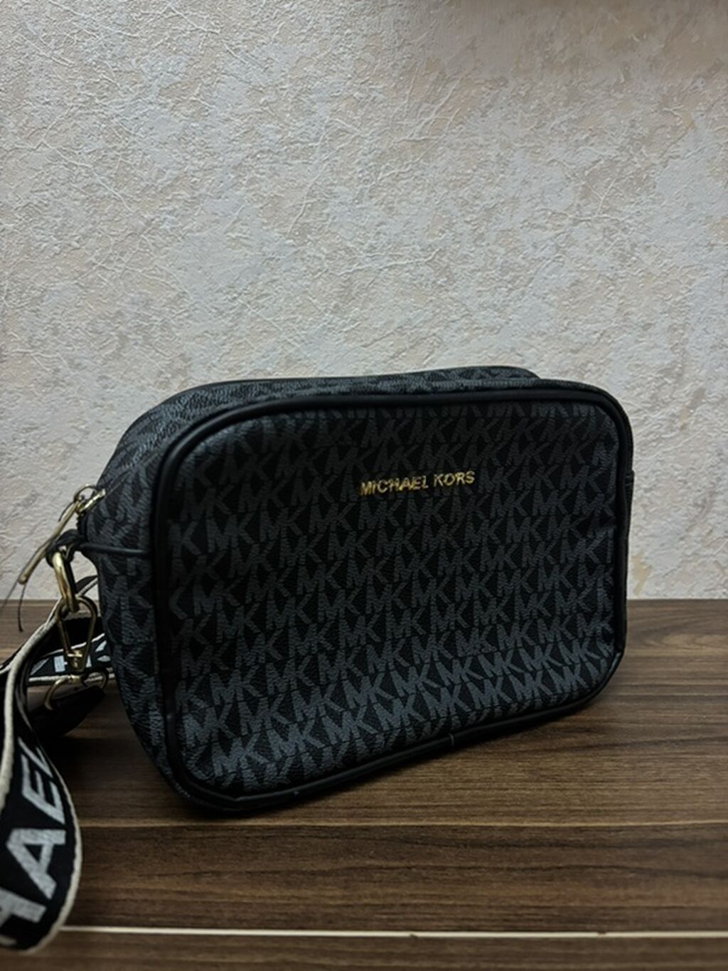 Çiyin çantası, Michael Kors, Yeni