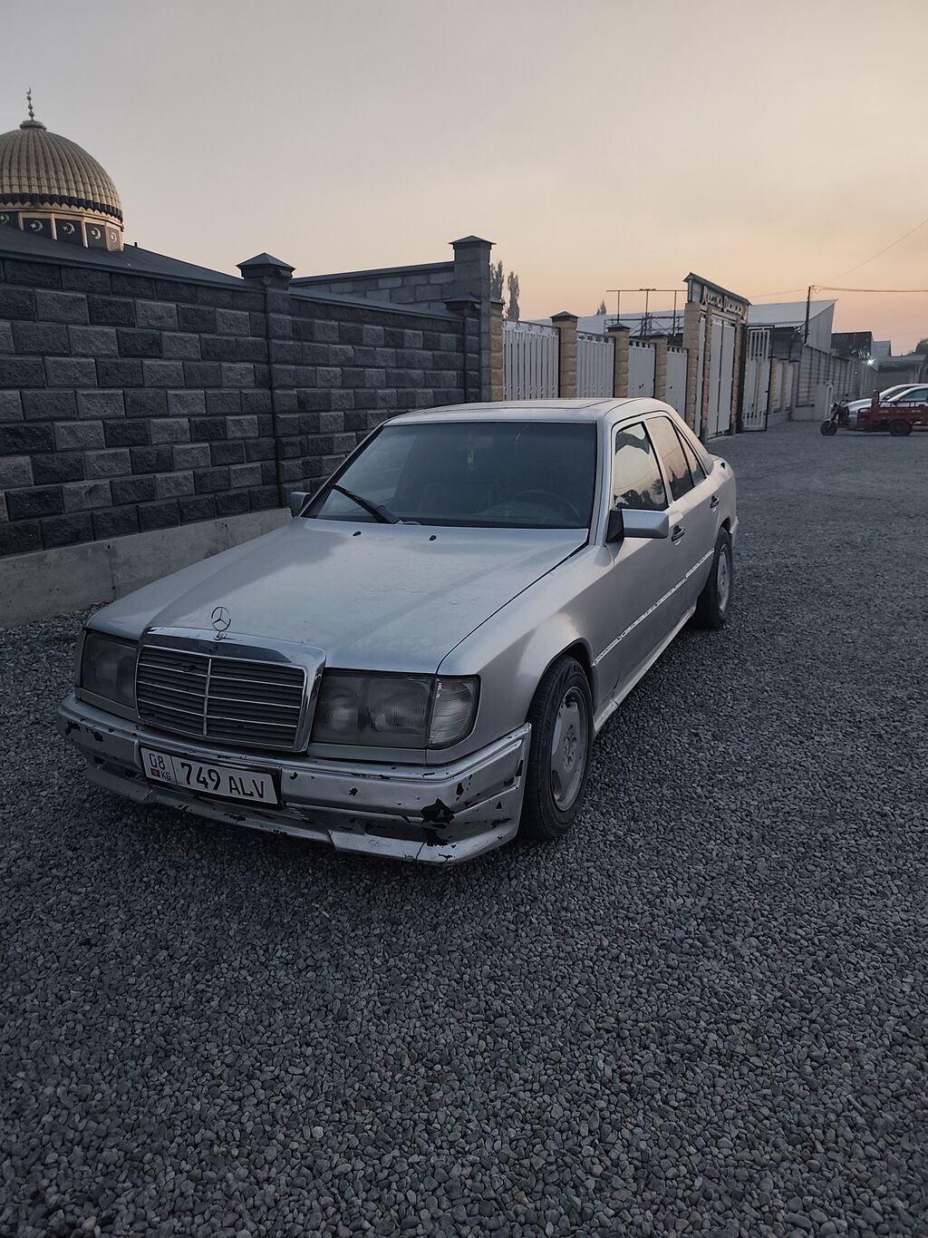 Mercedes-Benz W124: 1991 г., 2 л, Механика, Бензин, Седан: фото 5