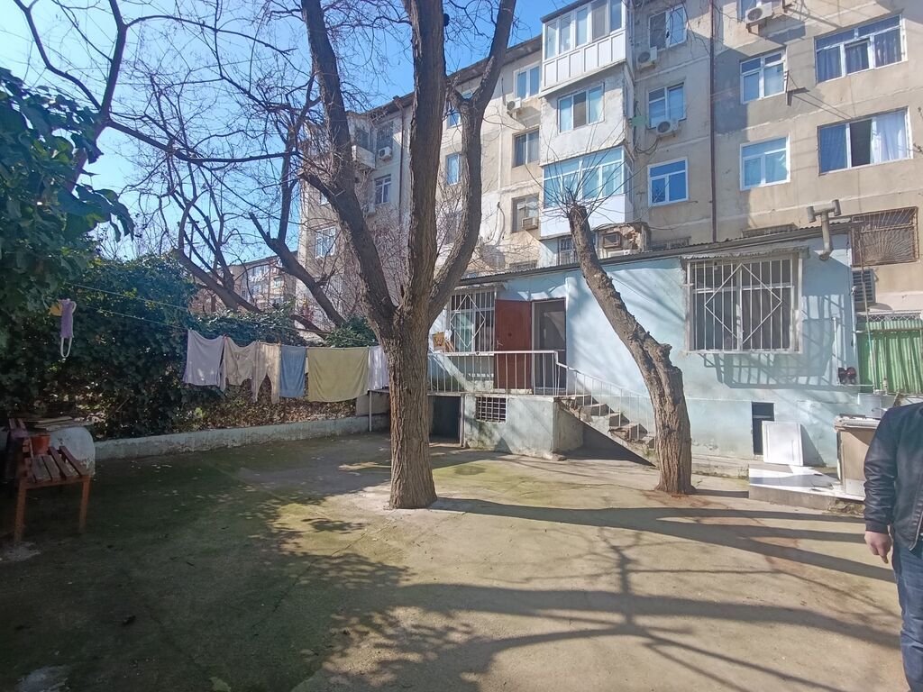 3-cü mikrorayon 3 otaqlı, 150 kv. m, Orta təmir
