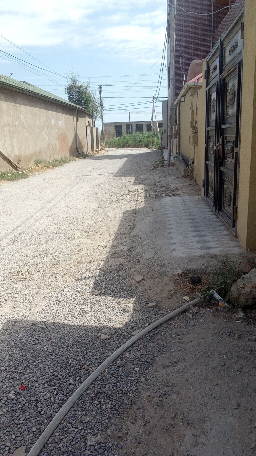6 otaqlı, 220 kv. m