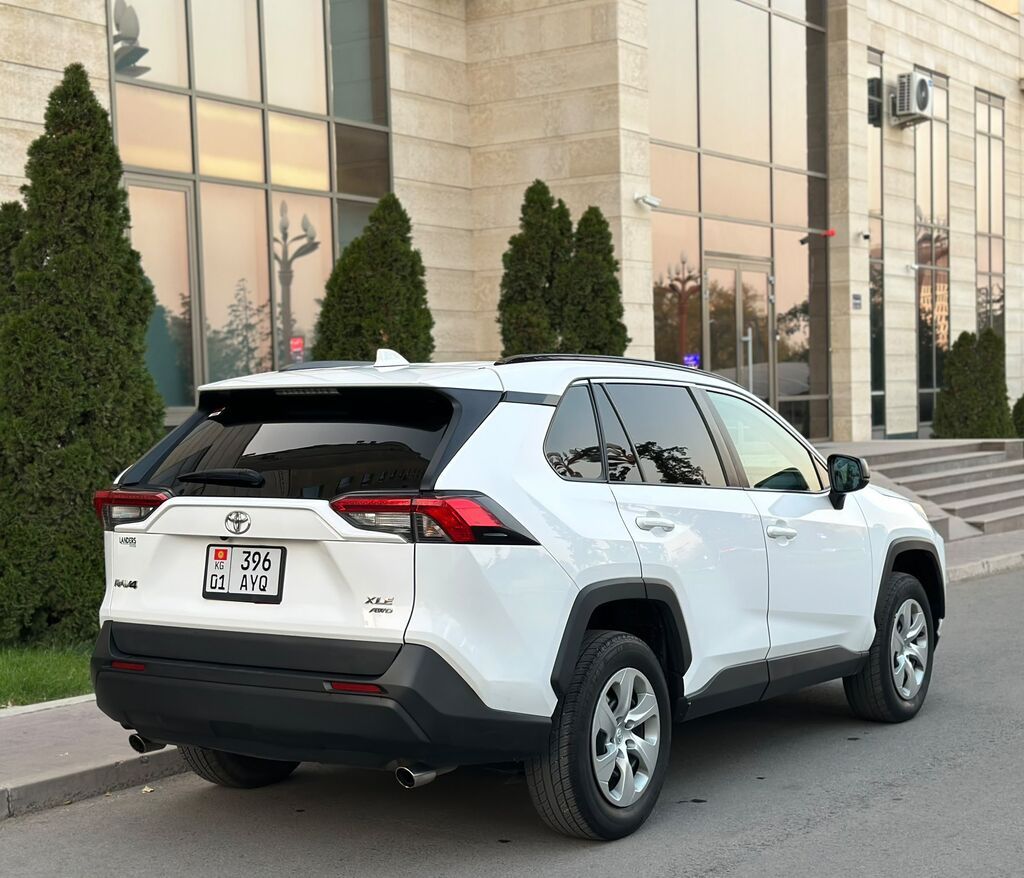 Toyota RAV4: 2021 г., 2.5 л, Автомат, Бензин, Кроссовер: фото 4