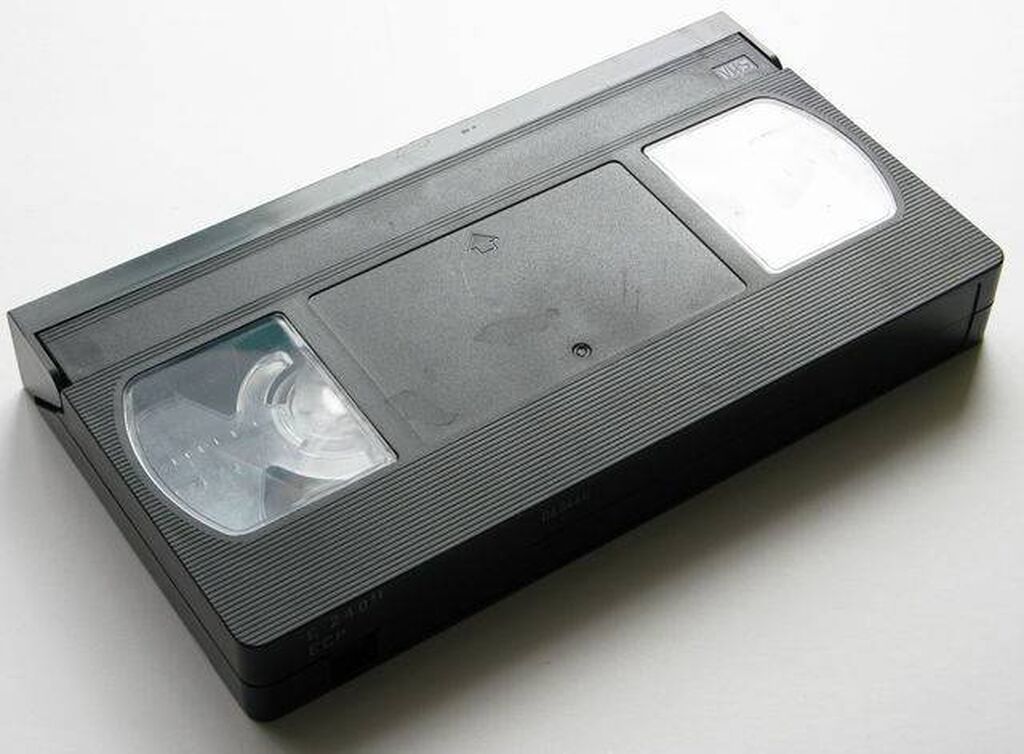 Видеокассета. ВХС кассеты. Видеокассета ВХС. Кассета VHS 90е. Видеокассета VHS-C 90.