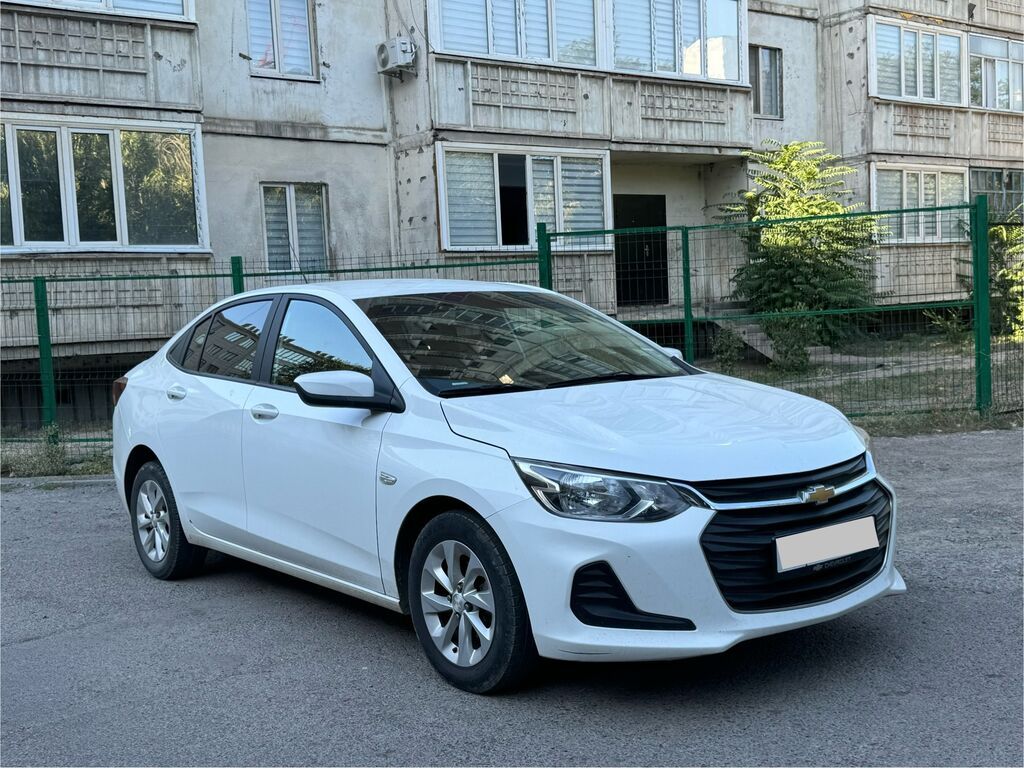 Chevrolet Onix: 2021 г., 1 л, Автомат, Бензин, Седан: фото 1