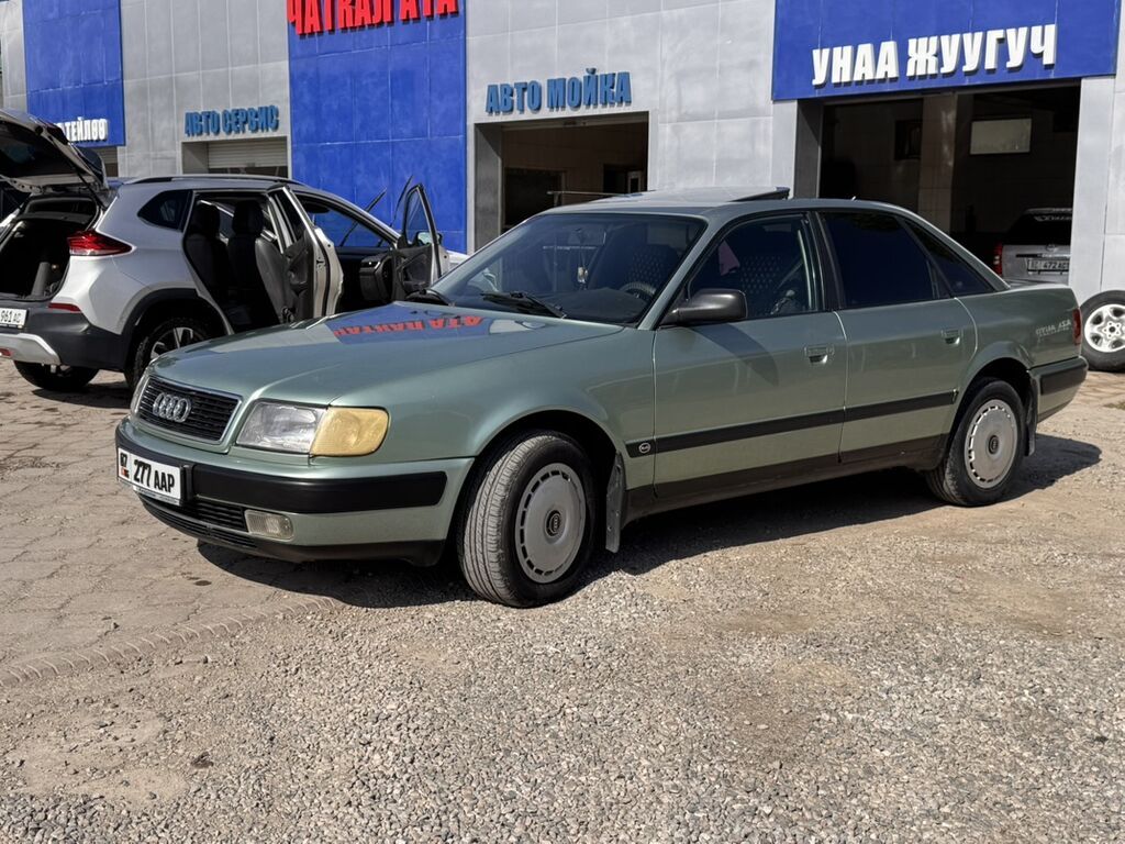 Audi 100: 1992 г., 2.3 л, Механика, Бензин, Седан: фото 2