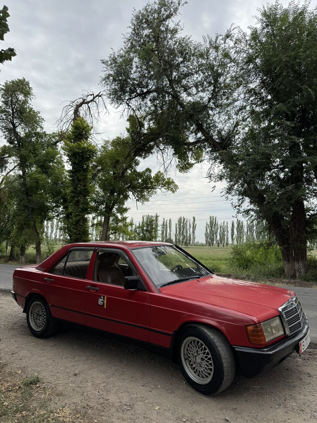Mercedes-Benz E-Class: 1985 г., 2 л, Механика, Бензин, Седан: фото 4