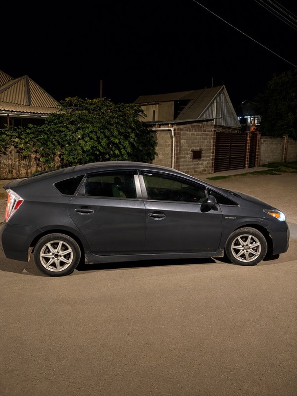 Toyota Prius: 2013 г., 1.8 л, Автомат, Гибрид, Хэтчбэк: фото 2