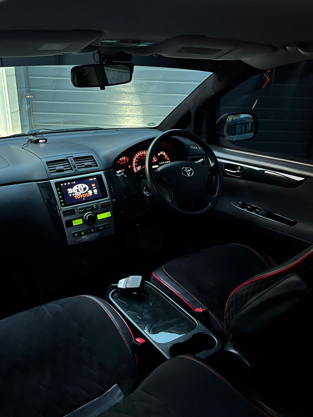 Toyota Ipsum: 2004 г., 2.4 л, Автомат, Бензин, Минивэн — фото 4
