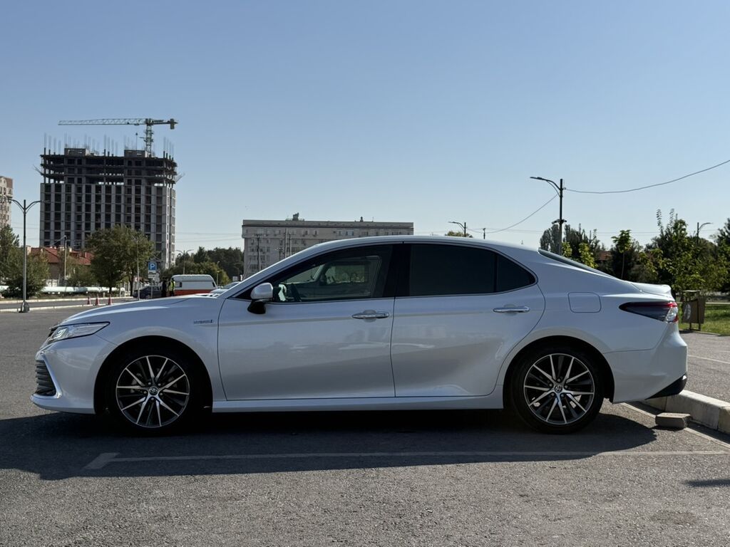 Toyota Camry: 2022 г., 2.5 л, Автомат, Гибрид, Седан: фото 5