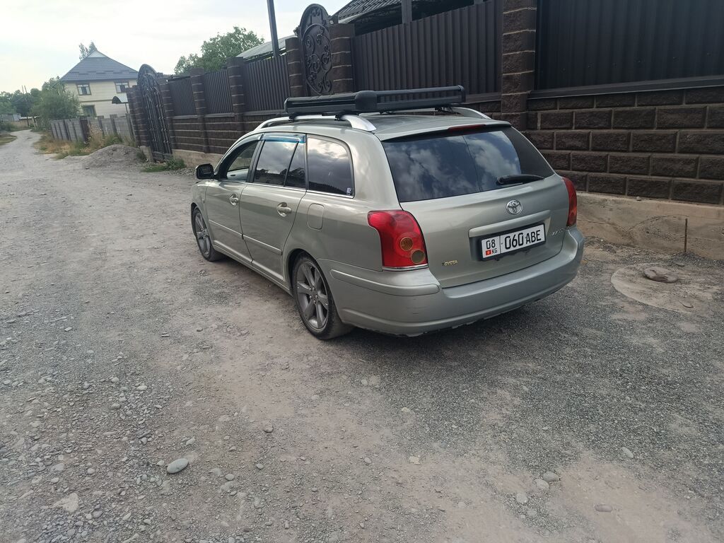 Toyota Avensis: 2003 г., 2 л, Автомат, Универсал: фото 2