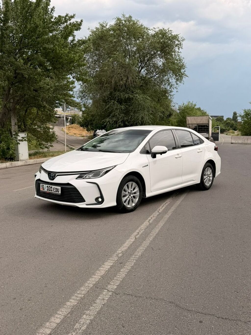 Toyota Corolla: 2019 г., 1.8 л, Вариатор, Гибрид, Седан — фото 7