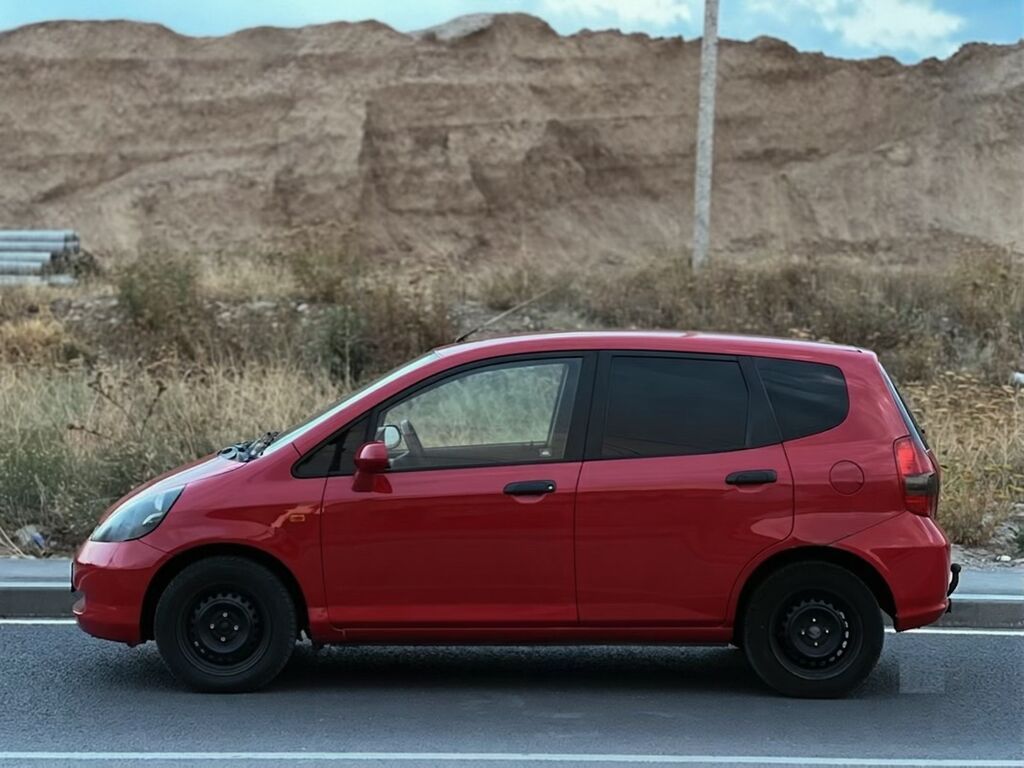 Honda Fit: 2002 г., 1.4 л, Механика, Бензин, Хэтчбэк: фото 5
