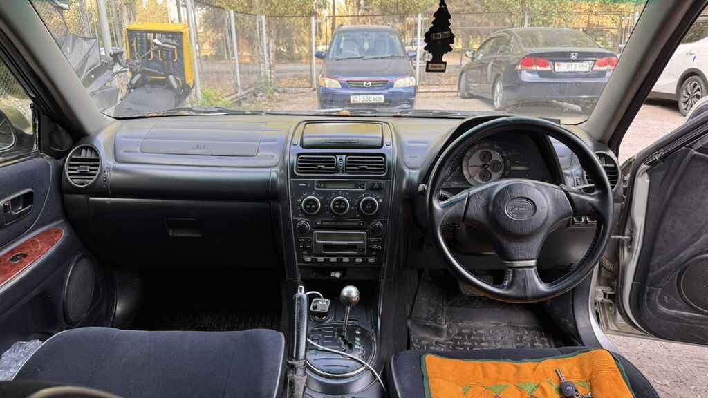 Toyota Altezza: 2002 г., 2 л, Автомат, Бензин, Седан: фото 4
