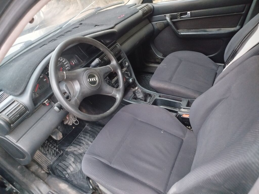 Audi S4: 1993 г., 2.3 л, Механика, Бензин, Универсал: фото 4