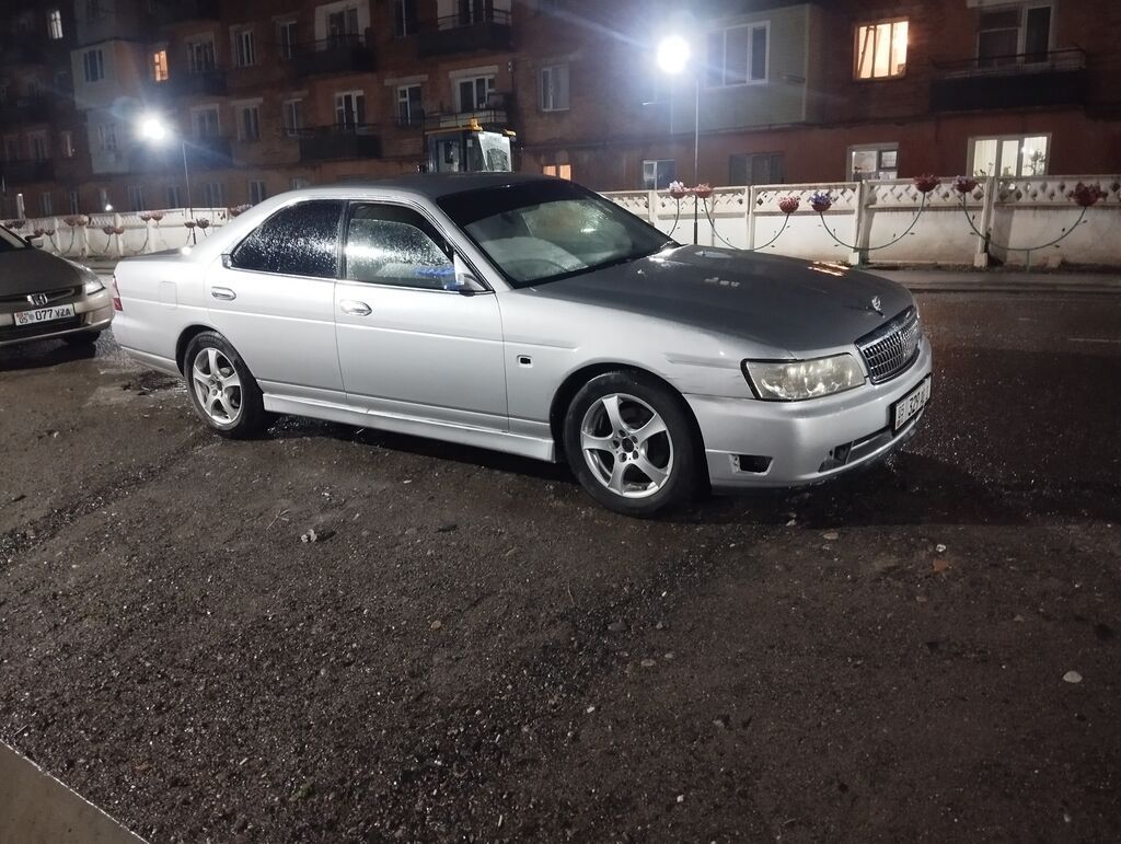 Nissan Laurel: 2001 г., 2 л, Автомат, Бензин, Седан: фото 3