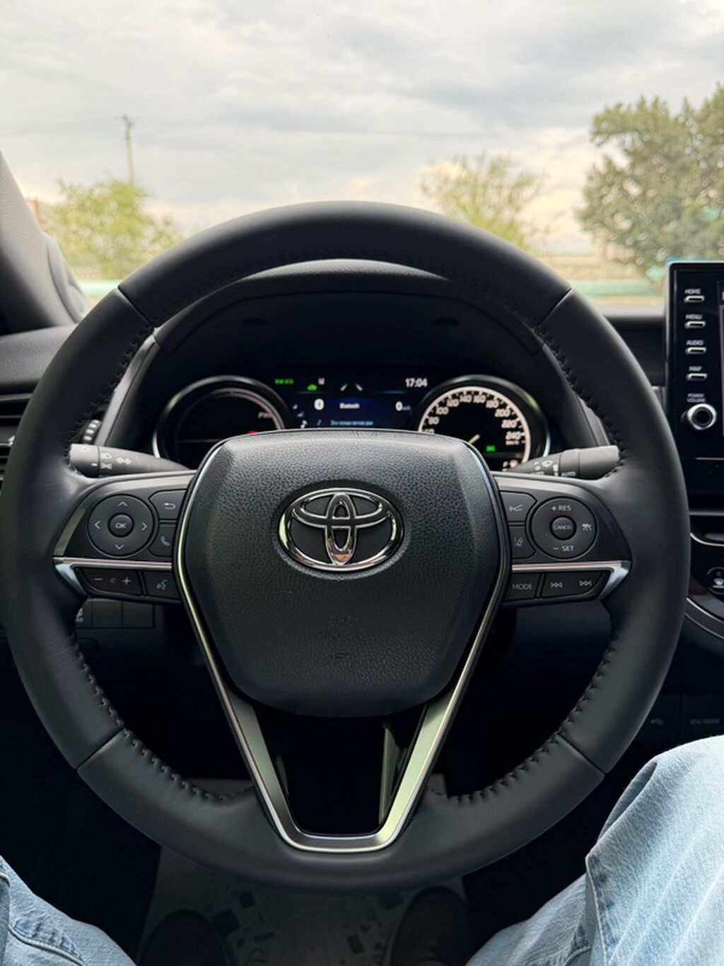 Toyota Camry: 2023 г., 2.5 л, Автомат, Гибрид, Седан: фото 3