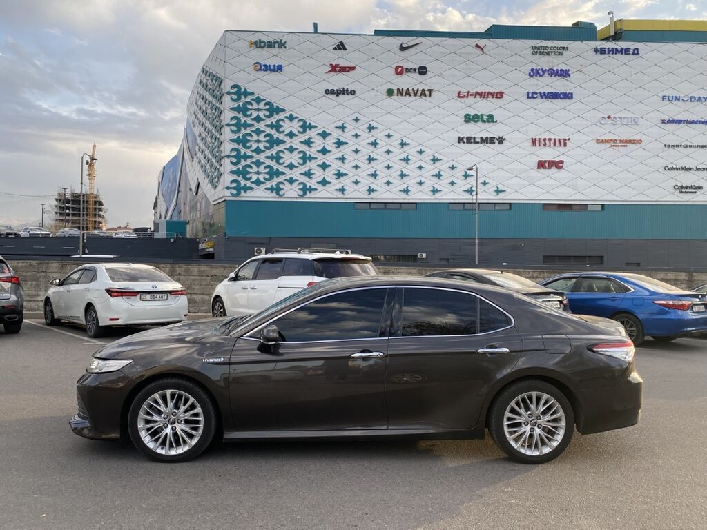 Toyota Camry: 2018 г., 2.5 л, Вариатор, Гибрид, Седан: фото 4