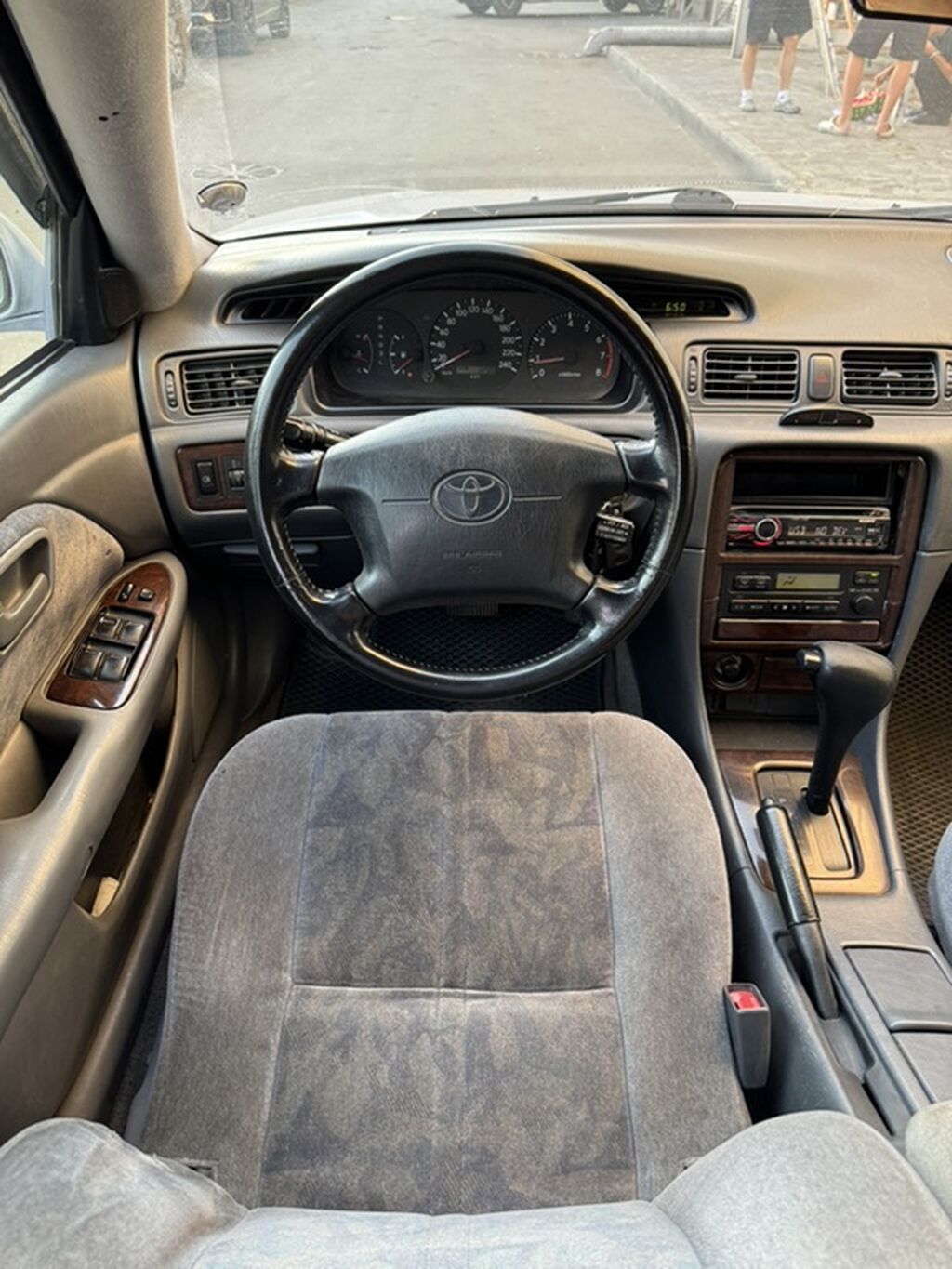 Toyota Camry: 1998 г., 3 л, Автомат, Газ, Седан: фото 7