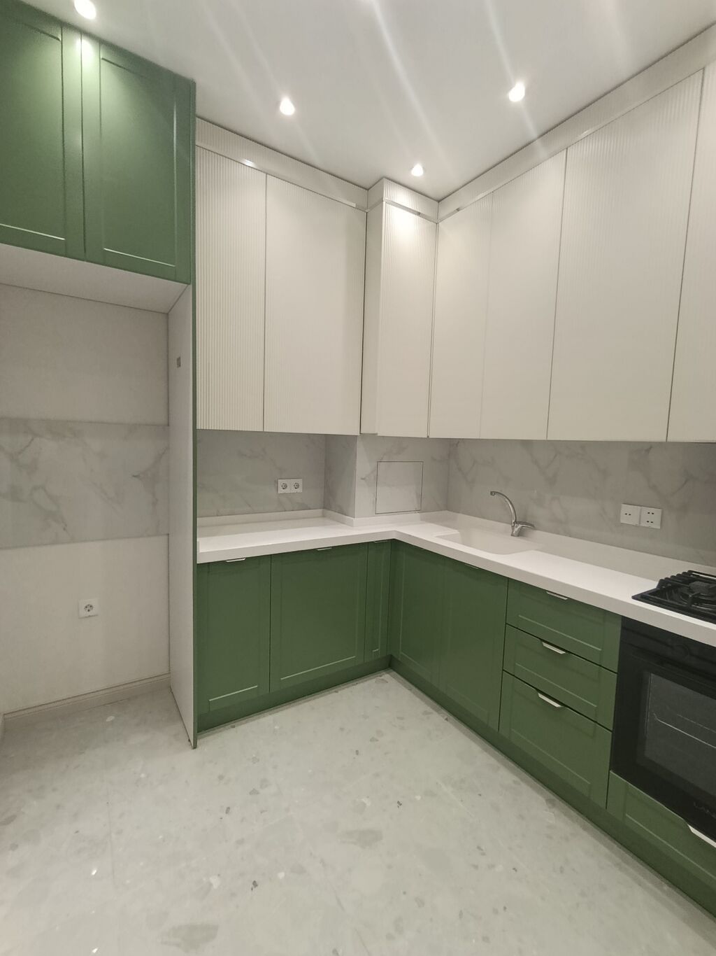3 otaqlı, Yeni tikili, m. 8 Noyabr, 89 kv. m