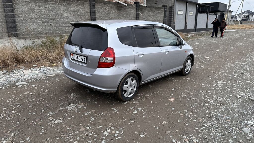 Honda Fit: 2004 г., 1.5 л, Автомат, Бензин, Хэтчбэк: фото 3