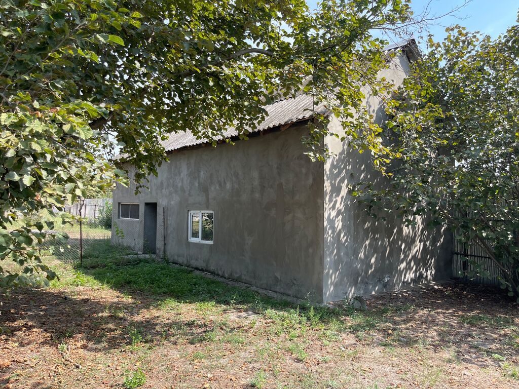 Həyət evi – geniş torpaq sahəsi ilə - İkiqat yamaclı dam örtüyü, bərk