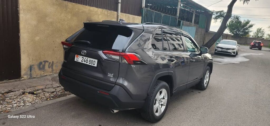 Toyota RAV4: 2019 г., 2.5 л, Автомат, Бензин, Кроссовер: фото 3