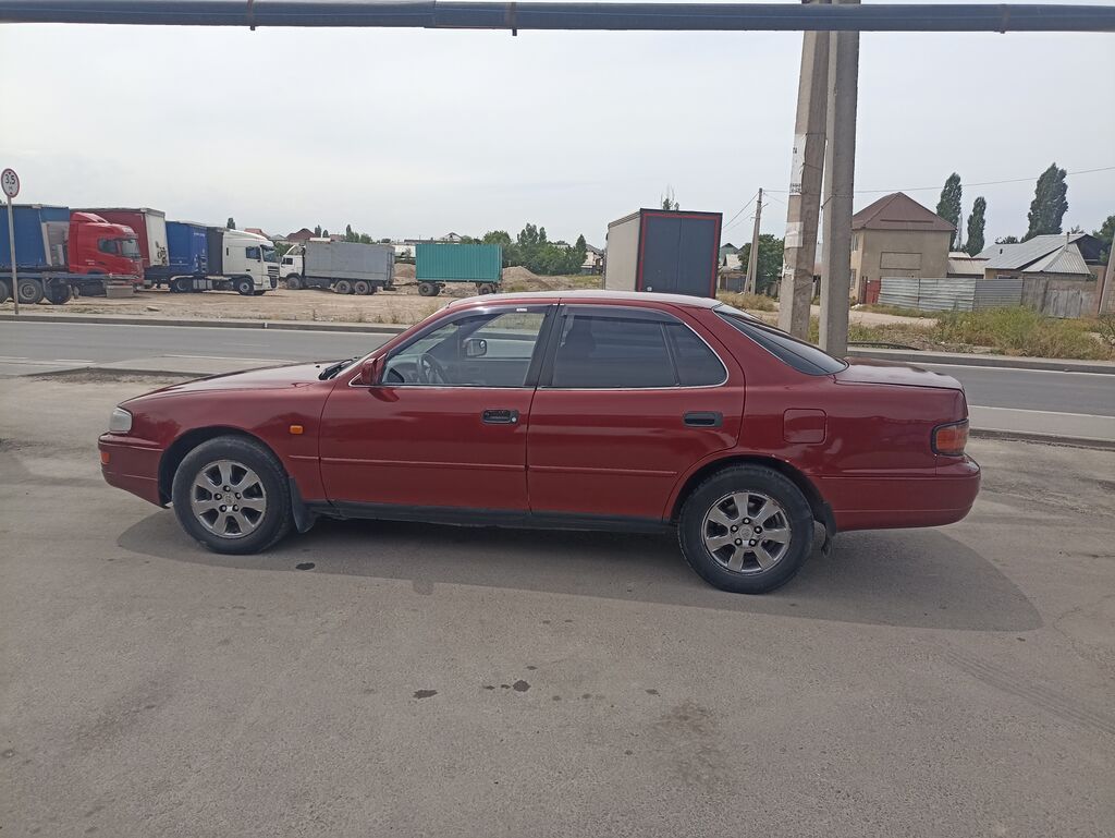 Toyota Camry: 1994 г., 2.2 л, Механика, Бензин, Седан — фото 4