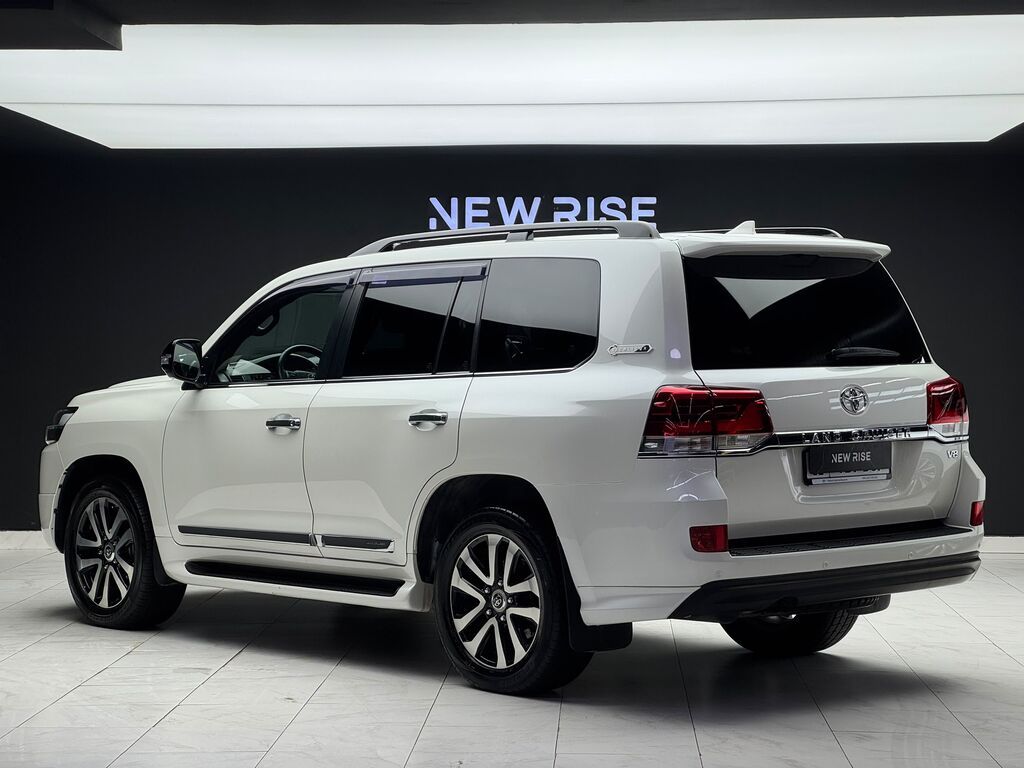 Toyota Land Cruiser: 2018 г., 4.6 л, Автомат, Бензин, Внедорожник: фото 4