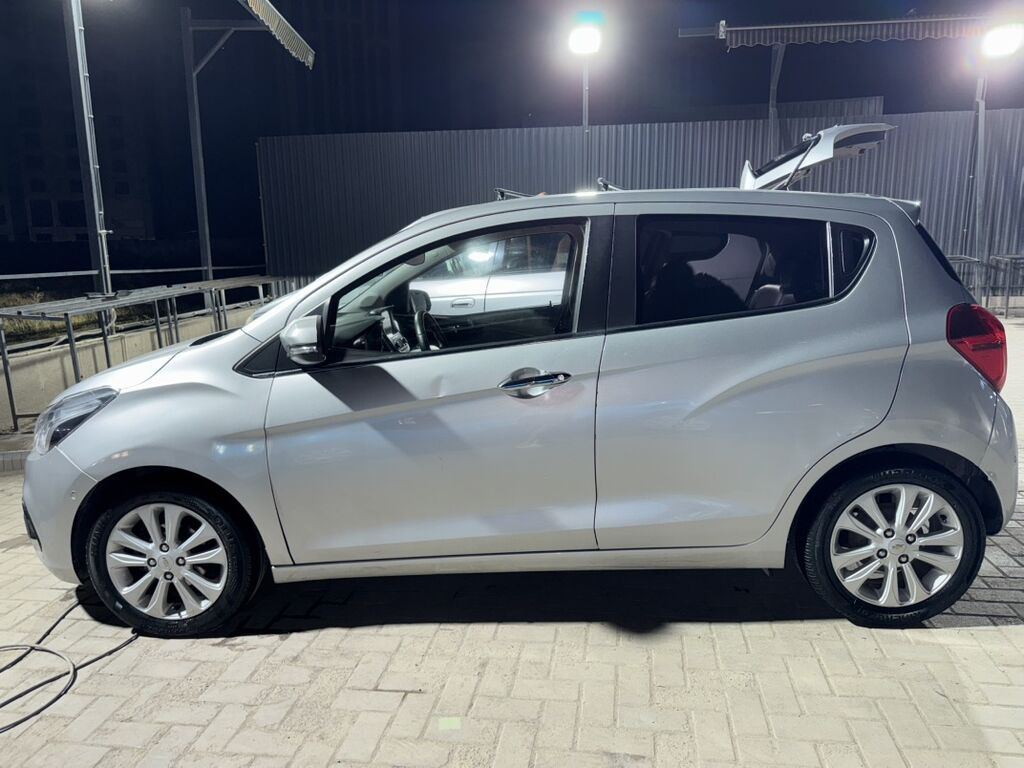 Chevrolet Spark: 2017 г., 1 л, Автомат, Бензин, Хэтчбэк: фото 2