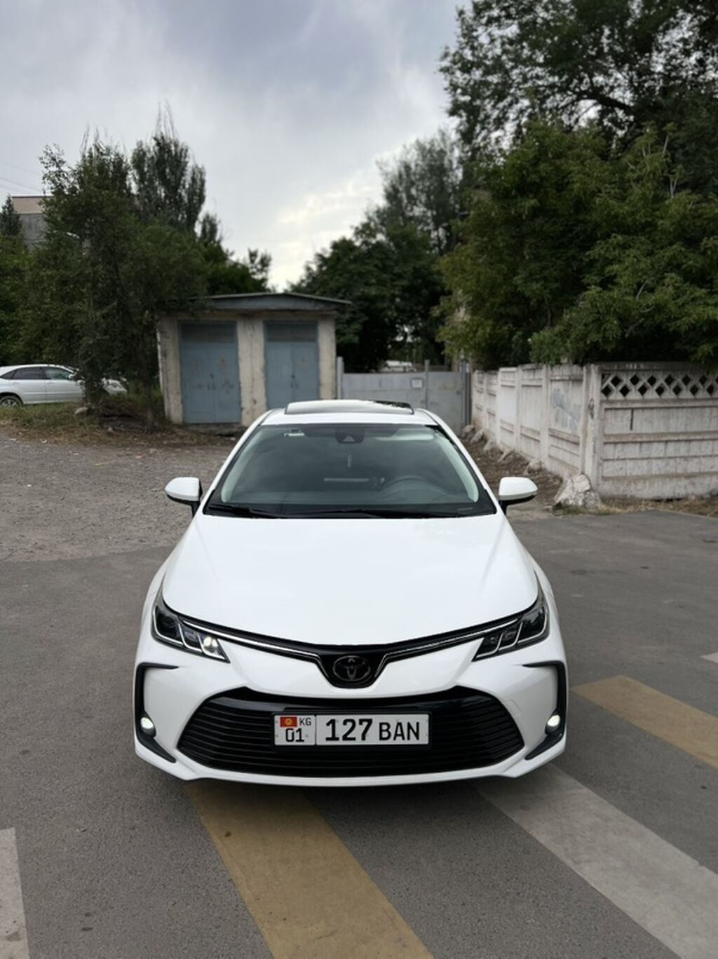 Toyota Corolla: 2019 г., 1.2 л, Автомат, Бензин, Седан: фото 1