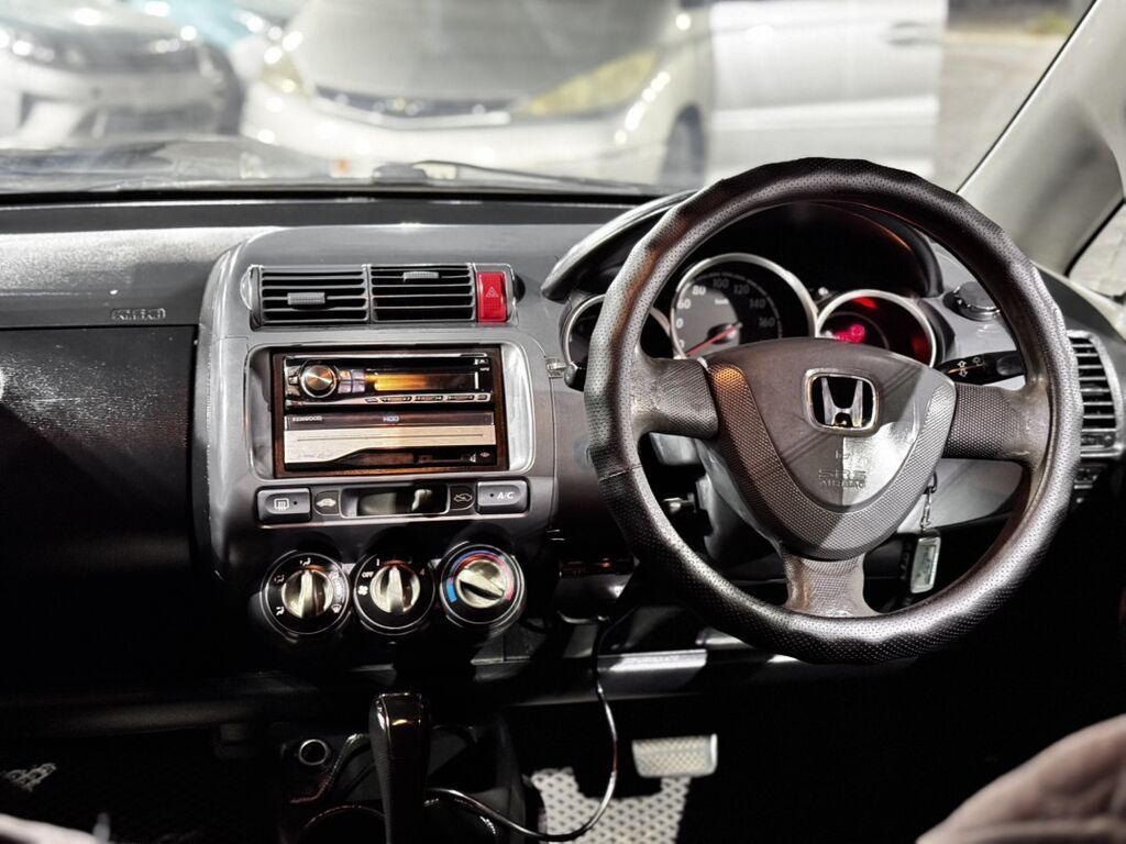 Honda Fit: 2002 г., 1.3 л, Автомат, Бензин, Хэтчбэк: фото 6