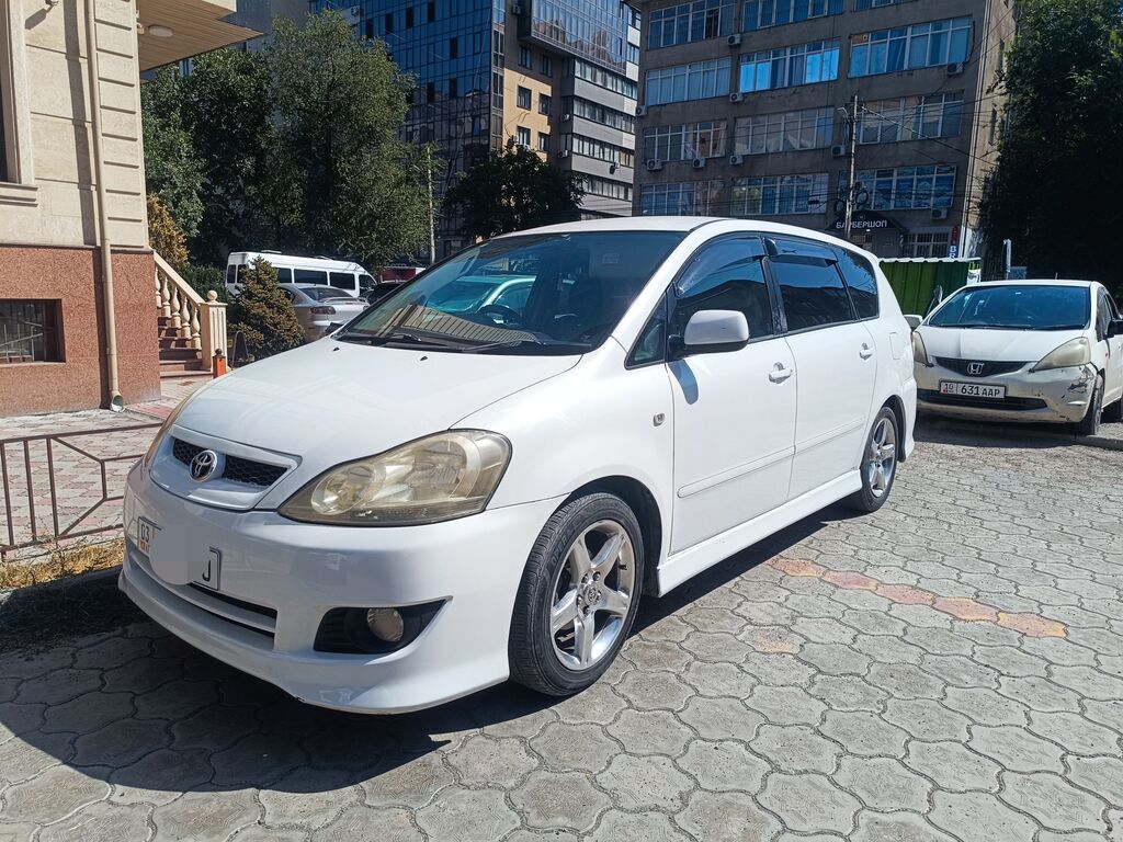 Toyota Avensis Verso: 2004 г., 2.4 л, Автомат, Газ, Минивэн: фото 3