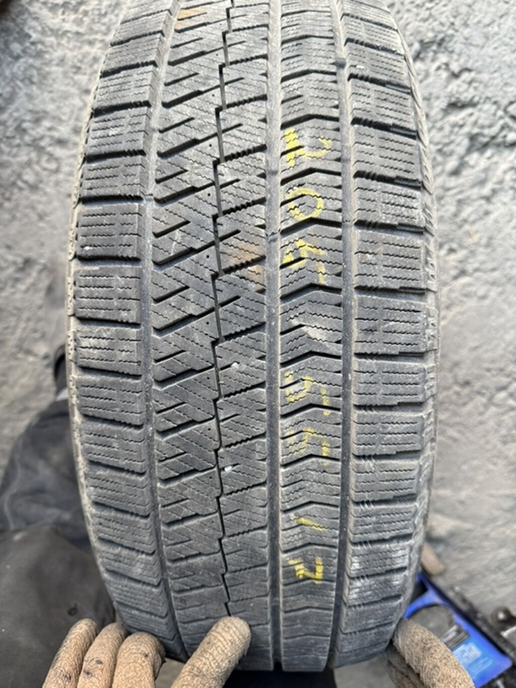 Шины: Зимняя шина (нешипованная) 1шт - Протектор с частыми ламелями и