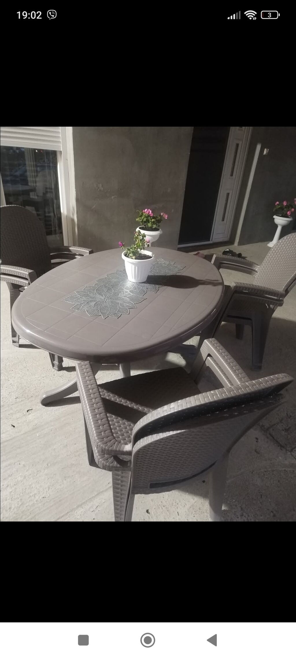 Setovi stolova i stolica: Baštenski set – sto i 6 stolice - Materijal: plastika sa reljefom u