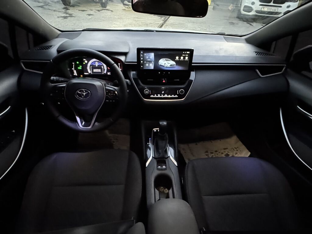 Toyota Corolla: 2023 г., 1.8 л, Вариатор, Гибрид, Седан: фото 4