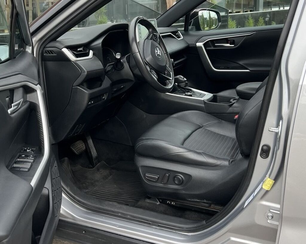 Toyota RAV4: 2021 г., 2.5 л, Автомат, Гибрид, Внедорожник — фото 5