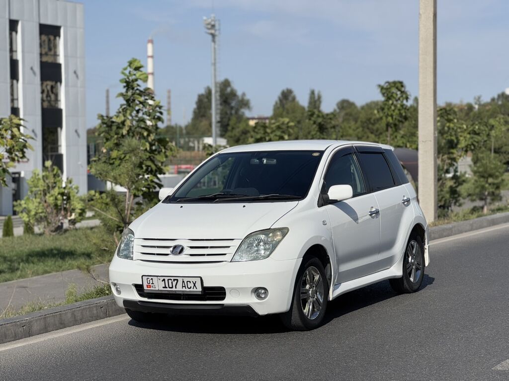 Toyota Ist: 2004 г., 1.3 л, Автомат, Бензин, Хэтчбэк: фото 2