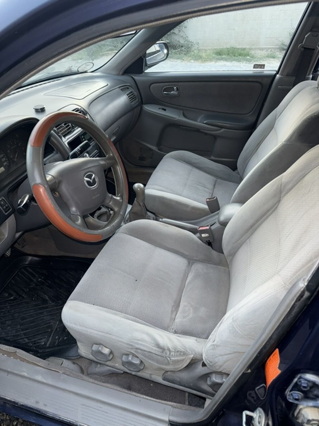 Mazda 626: 2001 г., 1.8 л, Механика, Бензин, Седан: фото 5
